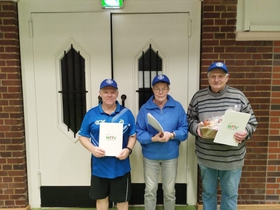 Die geehrten Aktiven des TV Isselhorst, von links: Heiko Martins, Ulla Deitermann und Hans Teutrine