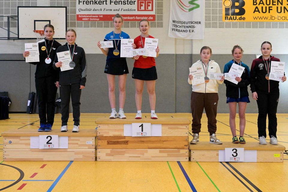 Siegerehrung Mädchen-Doppel. Foto: Jörg Fuhrmann