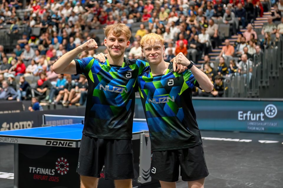 Tischtennis 93. Nationale Deutsche Meisterschaften am 09.06.2025 in den Messehallen in Erfurt

Die neuen deutschen Meister im Herren Doppel: Wim Verdonschot, links und Andre Bertelsmeier, rechts
Foto: Revierfoto